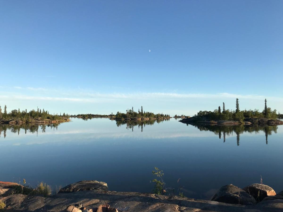Great Slave Lakeside Bed & Breakfast Йеллоунайф Экстерьер фото